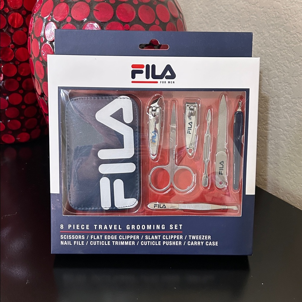 Fila 8-Piece Travel Grooming Kit NIB Toiletry Set Organizer Case - Picture 12 of 16